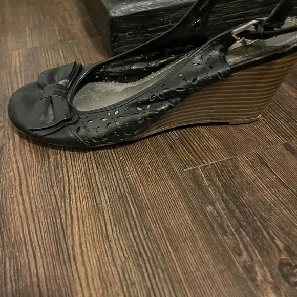 American Eagle wedge sandals EUC - Picture 1 of 2
